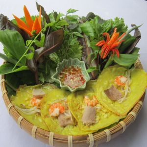 Mekong Pancake (stuffed with bean sprouts, shrimp and pork, mini style)