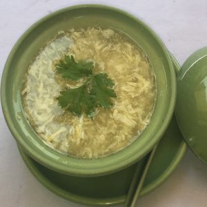 새우 수프(태국식, 중국 버섯 또는 4가지 재료와 함께 제공) - 게살 수프 (아기 옥수수와 함께 제공 또는 아스파라거스와 함께 제공)